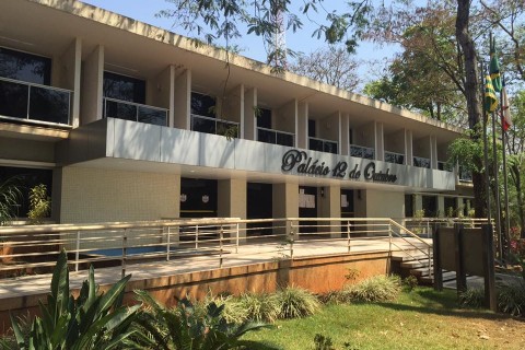 Com extinção de cargos e nova estrutura, governo de Itumbiara exonera 80 servidores comissionados