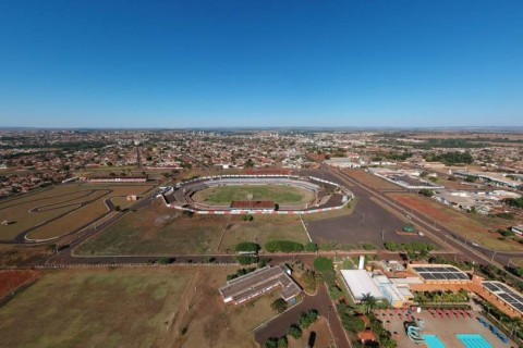 POR BAIXA UTILIZAÇÃO, MUNICÍPIO DE ITUMBIARA VAI DESAFETAR ÁREA DE ESTACIONAMENTO DO ESTÁDIO JK PARA CONSTRUIR FEIRA COBERTA
