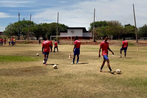 Na última semana para contratações, 12 jogadores deixam o Itumbiara e 5 chegam para terminar o campeonato