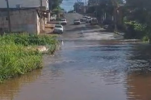 Chuvas provocam alagamento e inundações  em pontos no Bairro Buritys