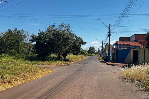Motociclista de 42 anos morre após colisão com caminhonete em cruzamento no Bairro Alto Trindade