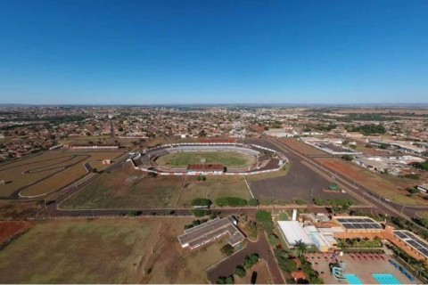 AOS 50 ANOS,  ESTÁDIO JK VIRA PALCO DO FUTEBOL AMADOR EM ITUMBIARA E TEM JOGOS NO DOMINGO DE ESTREIA DE COPA