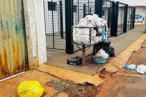 Caminhões quebram e deixam moradores sem coleta de lixo em alguns bairros de Itumbiara
