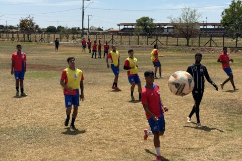 Itumbiara faz último treino na Vila Olimpica e viaja para enfrentar Evangélica em Inhumas